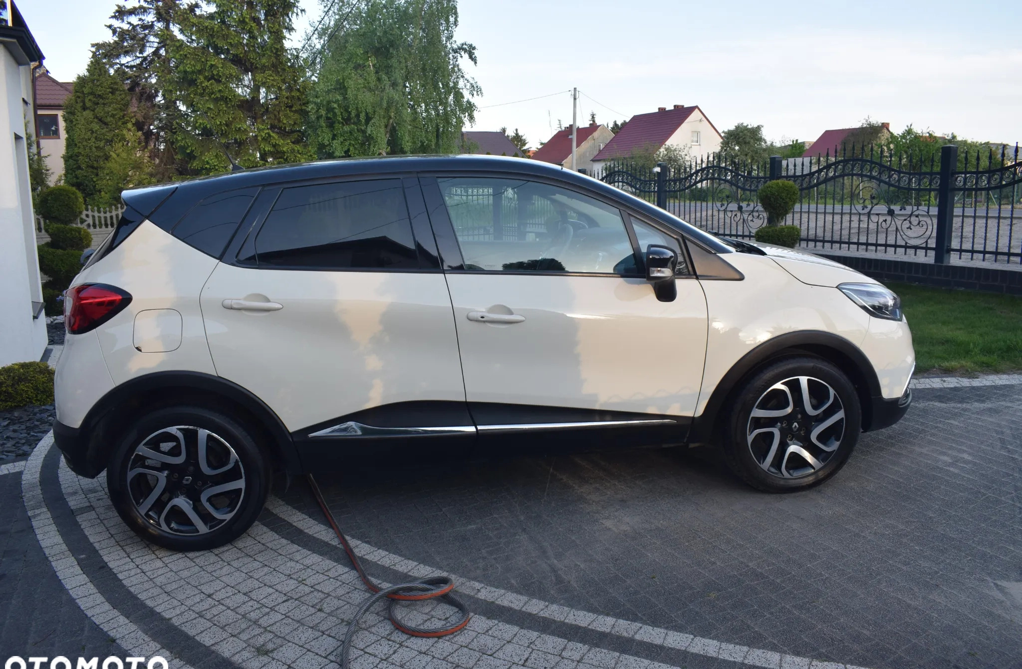 Renault Captur cena 32900 przebieg: 122000, rok produkcji 2014 z Frampol małe 121